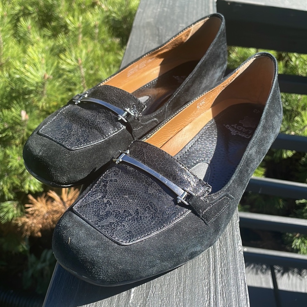 Earthies Alora Leather Suede Faux Snakeskin Loafers Flats Silver Accent Size 9.5